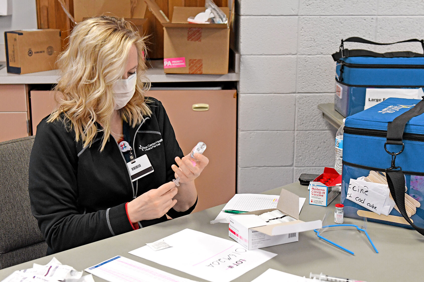 Lisa DeWit prepares COVID vaccine